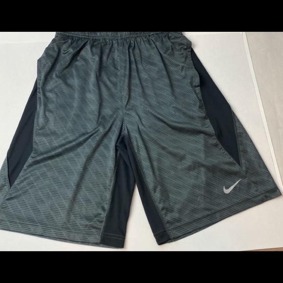 🖤Men’s NIKE Dri-Fit Shorts Sizes Sm. OR Med.🖤 - Picture 3 of 15